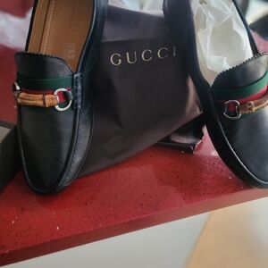 Gucci Men's Black Loafers with Red and Green Accents